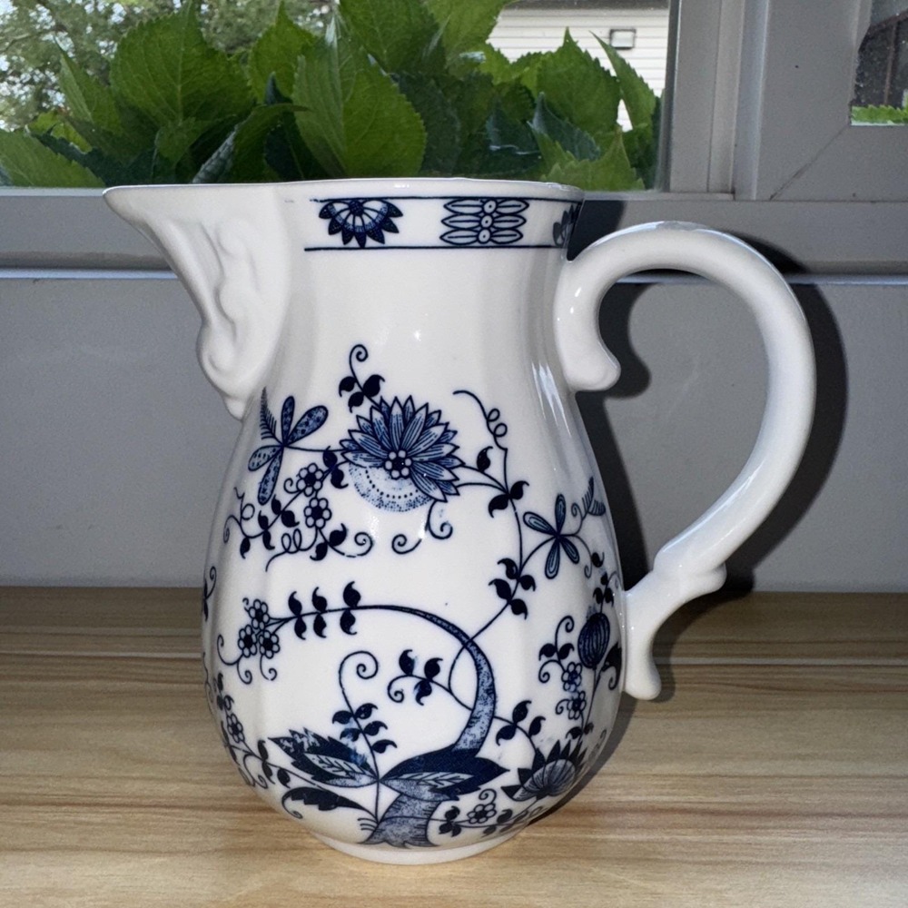 Vtg Vienna Woods Seymour Mann Japan Fine China Pitcher Blue Onion Pattern 6"